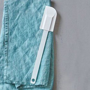 Pampered Chef Classic Scraper